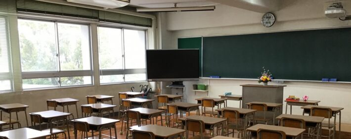 ③なぜ教室の窓は左側にあるのか？