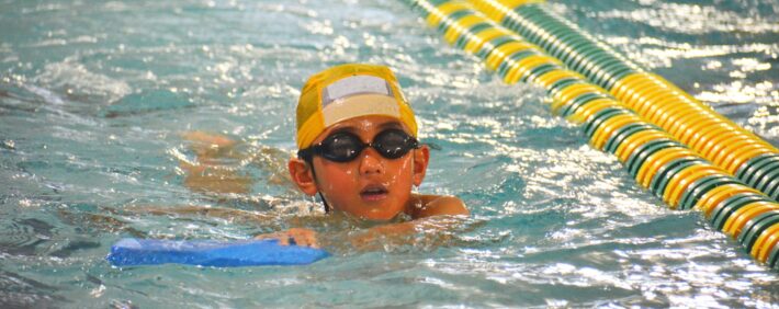 ⑭なぜ学校のプールで水泳帽をかぶるのか?