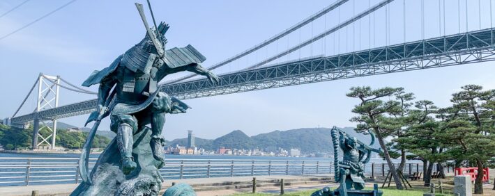 赤と白の色のルーツは平安時代の源平合戦