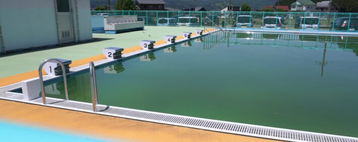 学校のプールに一年中水が張られている3つの理由